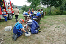 Naumburger Jugendfeuerwehr hilft an der Weingartenkapelle (Foto: Karl-Franz Thiede)